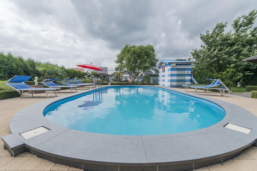 B&B Casa Roman & Vakantiewoning Voor 1 Pers Tot Max 32 Personen Zonhoven Buitenkant foto